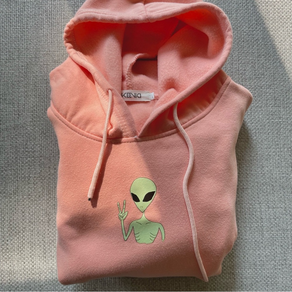 peach hoodie with alien 👽 perfect fit and super cozy